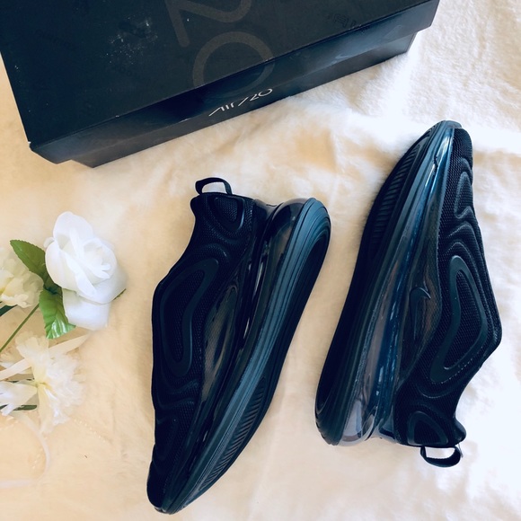 Nike Air Max 720. Brand new in Box. Triple black - Picture 10 of 15
